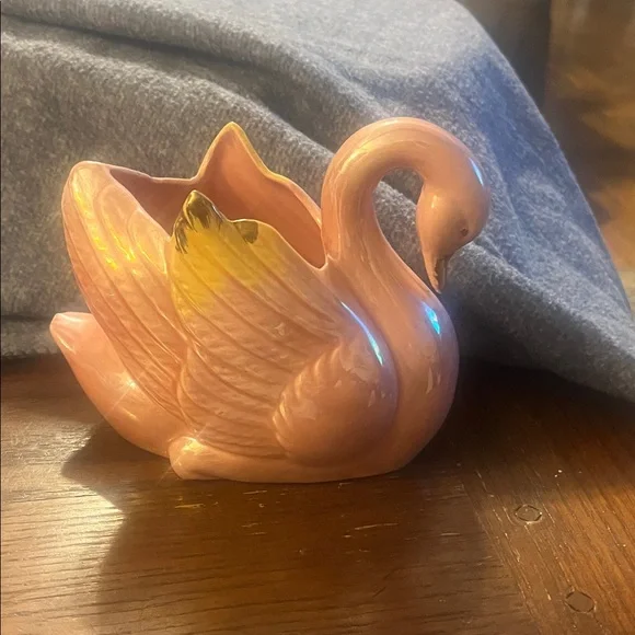 Elegant Pink Swan Ceramic Vase - Picture 1 of 4